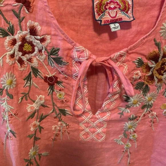 Johnny Was sz small light peachy/orange embroidered shirt sleeve top - Picture 3 of 8